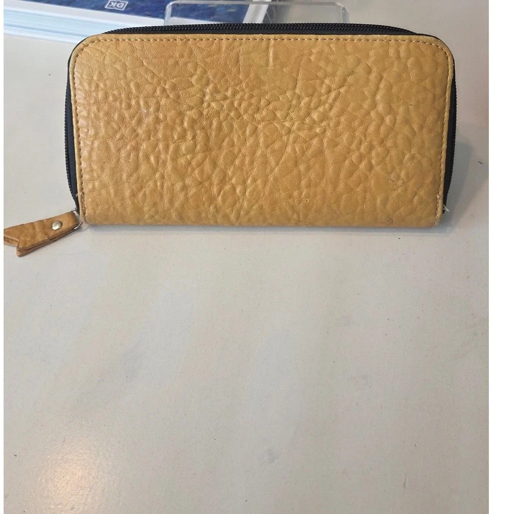 Steve Madden Zip Around Wallet Tan Pebble Leather‎ Gold Interior